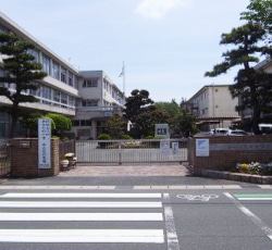 蜆塚中学校 徒歩8分(400m)
