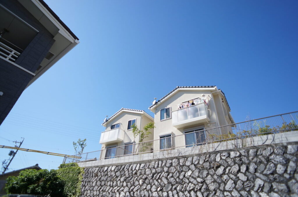 A棟は左の建物です。