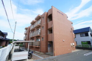 写真：エクセルTSUJI 201号室｜浜松市中央区飯田町｜生活便利な住環境と都市ガスが魅力！新婚・ファミリーにおすすめの2LDK